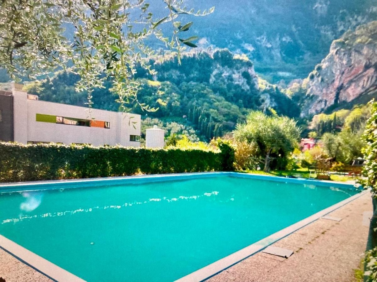 Appartamento Peppino Mit Seeblick Und Pool リーヴァ・デル・ガルダ エクステリア 写真
