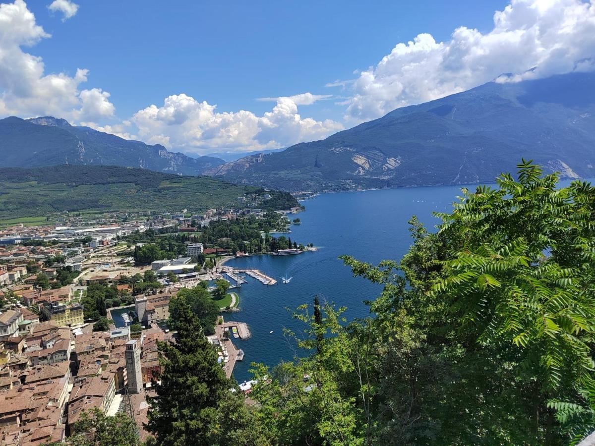 Appartamento Peppino Mit Seeblick Und Pool リーヴァ・デル・ガルダ エクステリア 写真